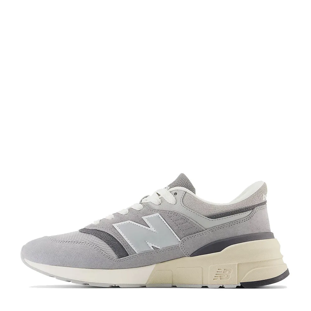 Scarpe Uomo NEW BALANCE Sneakers 997R in Mesh e Suede colore Shadow Grey e Rain Cloud